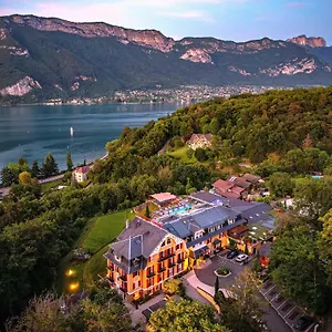 Les Tresoms Lake And Spa Hotell